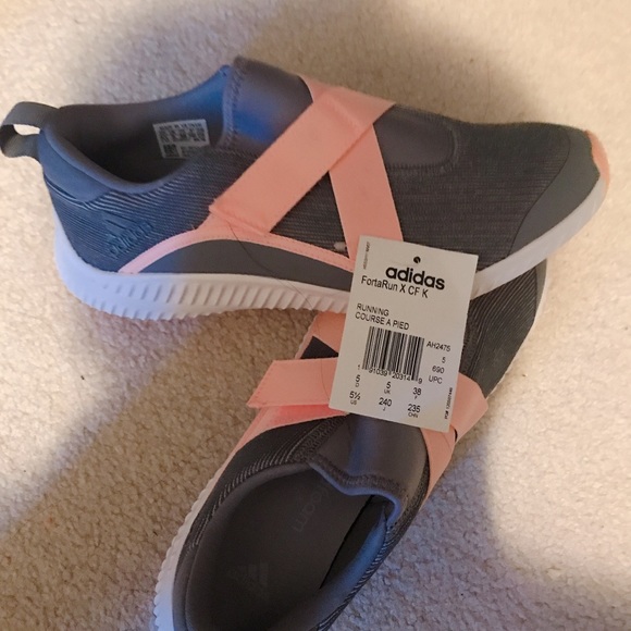 Brand new Adidas running shoes-Kids - Picture 4 of 11